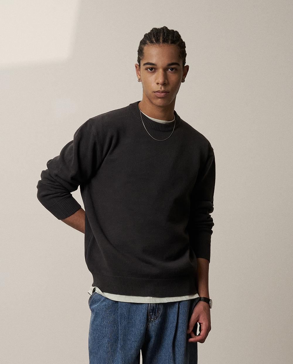 COMFORT ROUND NECK KNIT (CHARCOAL)